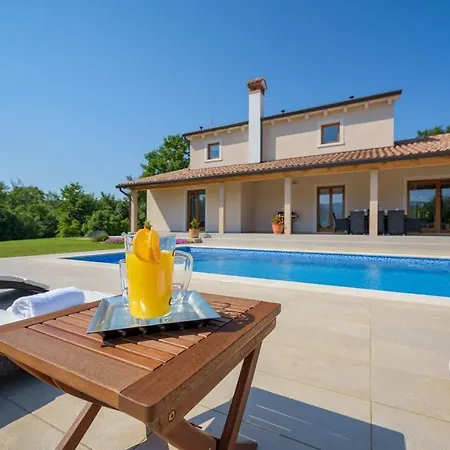 Flora Holiday home Krsan