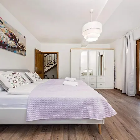 Flora Holiday home