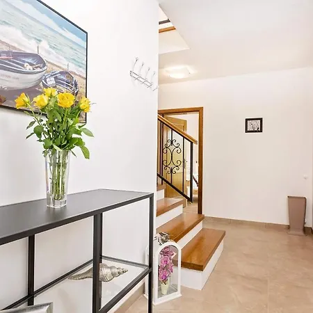 Tatil Evi Flora Kršan