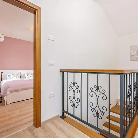 Tatil Evi Flora Kršan