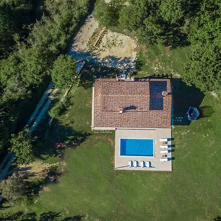 Flora Holiday home Krsan
